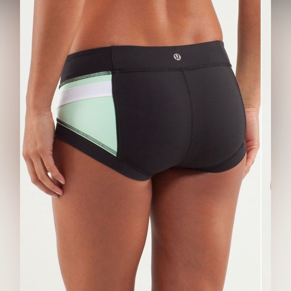 Lululemon Heat It Up Hot Yoga Shorts Bottoms 4 - Picture 3 of 12